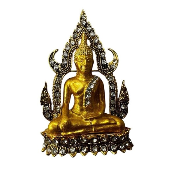 Phra Phuttha Chinnarat Thai Buddha Amulet Pendant/Pin Golden Color With Crystals - Picture 1 of 6